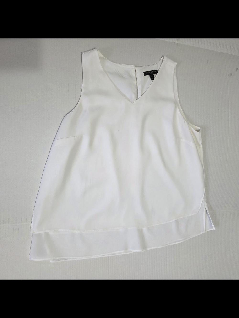 Banana Republic Large White V-Neck Sleeveless Layered Shell Tank Top